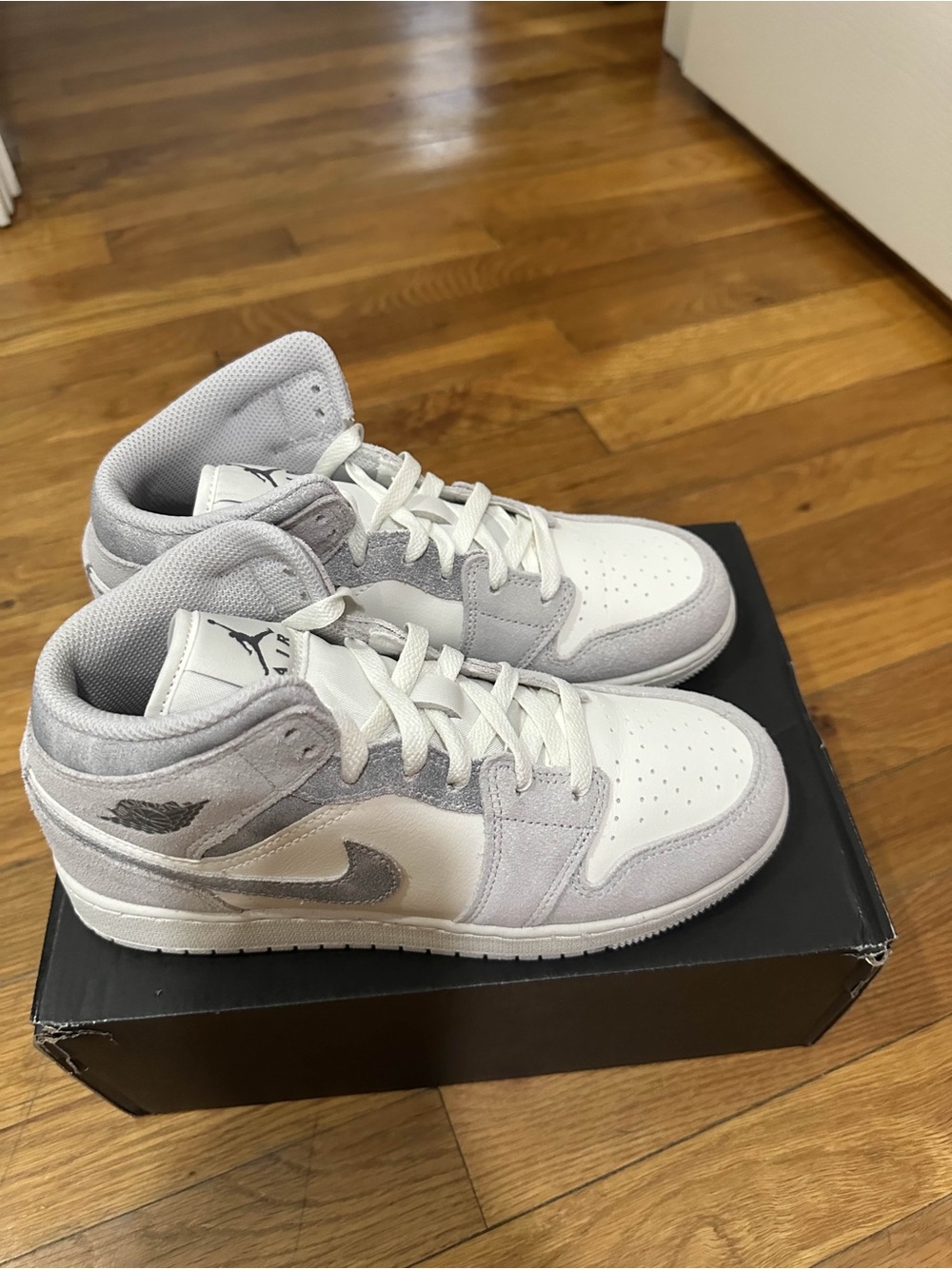 *Used* Jordan 1 Mid Big Kid Grey White (FQ8088-002) Size 6Y